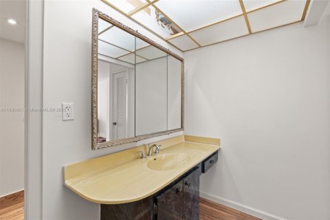 Copropriété à vendre à Hollywood, Floride: 2 chambres, 113.34 m2 № 1943850 - photo 24