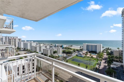 Copropriété à vendre à Hollywood, Floride: 2 chambres, 113.34 m2 № 1943850 - photo 25