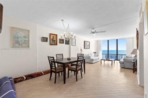 Copropriété à vendre à Hollywood, Floride: 2 chambres, 113.34 m2 № 1943850 - photo 9