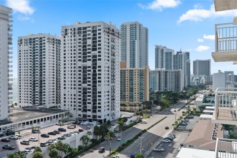 Copropriété à vendre à Hollywood, Floride: 2 chambres, 113.34 m2 № 1943850 - photo 26