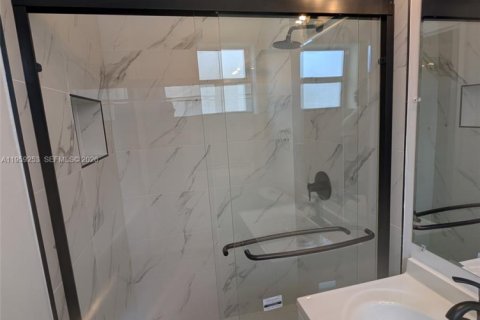 Снять в аренду виллу или дом в Холливуд, Флорида 2 спальни, 100.33м2, № 2018100 - фото 7