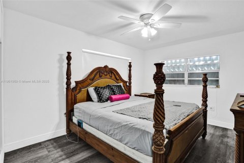 House in South Miami, Florida 5 bedrooms, 254.37 sq.m. № 1953014 - photo 25