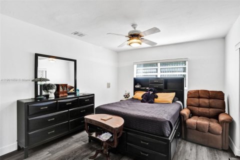 House in South Miami, Florida 5 bedrooms, 254.37 sq.m. № 1953014 - photo 29