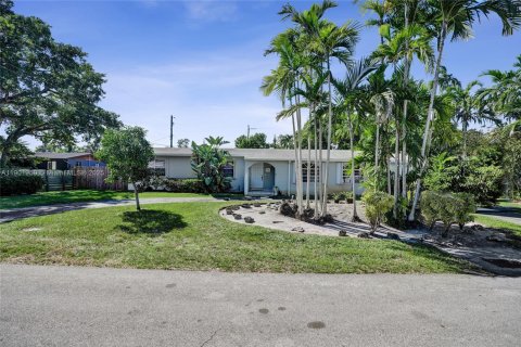 House in South Miami, Florida 5 bedrooms, 254.37 sq.m. № 1953014 - photo 2