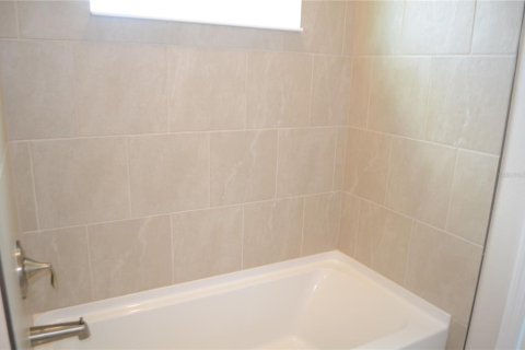 Casa en alquiler en Zephyrhills, Florida, 5 dormitorios, 391.86 m2 № 1792065 - foto 27