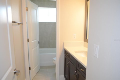 Casa en alquiler en Zephyrhills, Florida, 5 dormitorios, 391.86 m2 № 1792065 - foto 29