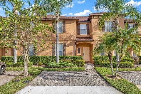 Townhouse in Davenport, Florida 4 bedrooms, 138.61 sq.m. № 2318672