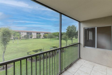 Condo in Pembroke Pines, Florida, 2 bedrooms  № 1895772 - photo 20
