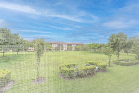 Condo in Pembroke Pines, Florida, 2 bedrooms  № 1895772 - photo 21