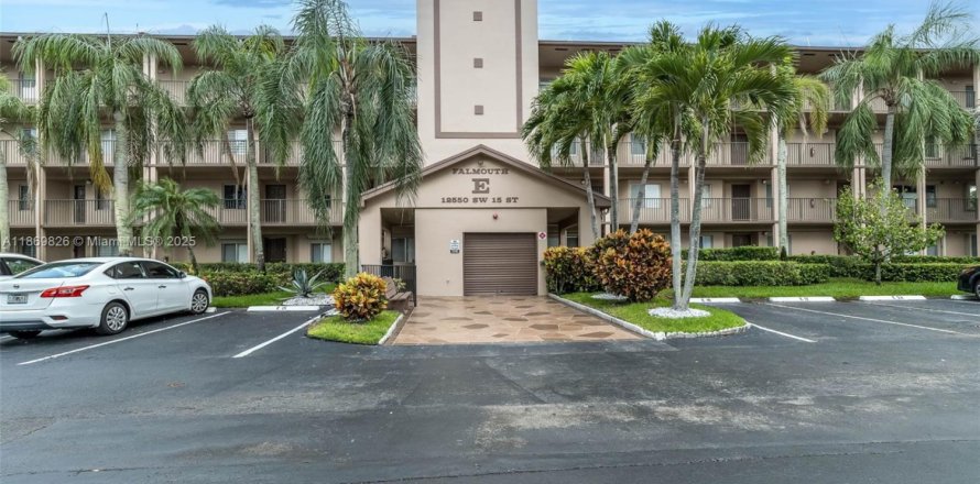 Condominio en Pembroke Pines, Florida, 2 dormitorios № 1895772