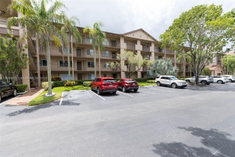 Condo in Pembroke Pines, Florida, 2 bedrooms  № 1895772 - photo 2