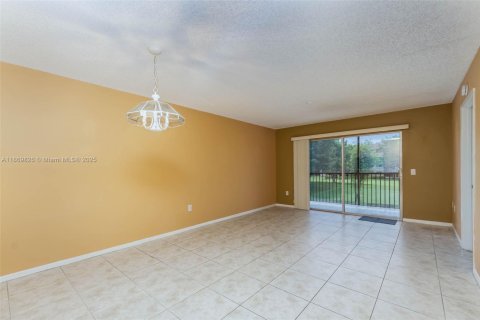 Condo in Pembroke Pines, Florida, 2 bedrooms  № 1895772 - photo 8
