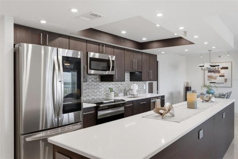 Condo in Saint Petersburg, Florida, 3 bedrooms  № 2396291 - photo 13