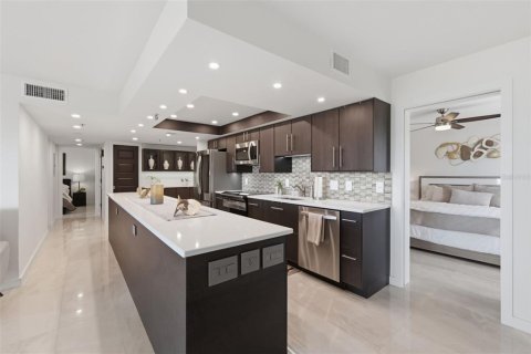 Condo in Saint Petersburg, Florida, 3 bedrooms  № 2396291 - photo 15