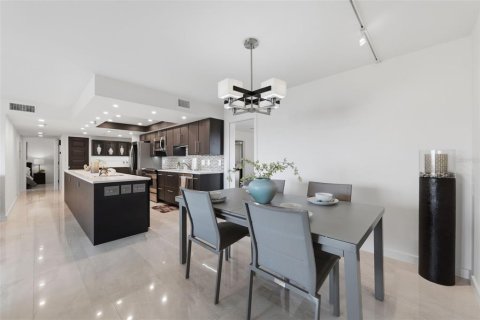 Condo in Saint Petersburg, Florida, 3 bedrooms  № 2396291 - photo 20