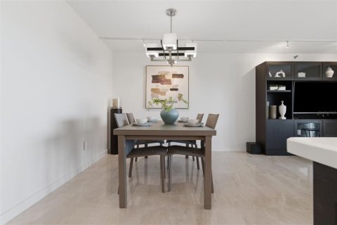 Condo in Saint Petersburg, Florida, 3 bedrooms  № 2396291 - photo 18