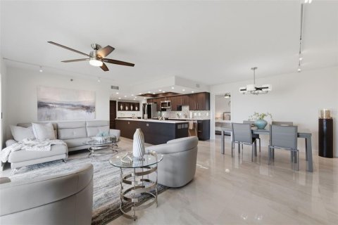 Condo in Saint Petersburg, Florida, 3 bedrooms  № 2396291 - photo 25