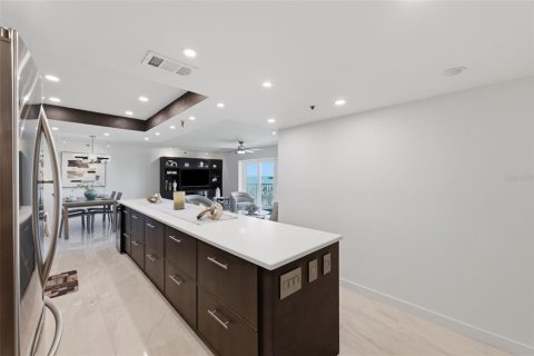 Condo in Saint Petersburg, Florida, 3 bedrooms  № 2396291 - photo 9