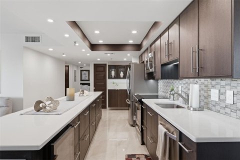 Condo in Saint Petersburg, Florida, 3 bedrooms  № 2396291 - photo 16