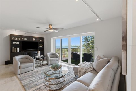 Condo in Saint Petersburg, Florida, 3 bedrooms  № 2396291 - photo 24