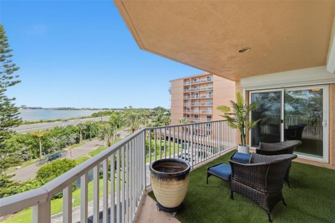 Condo in Saint Petersburg, Florida, 3 bedrooms  № 2396291 - photo 30