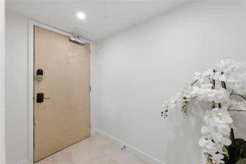 Condo in Saint Petersburg, Florida, 3 bedrooms  № 2396291 - photo 5