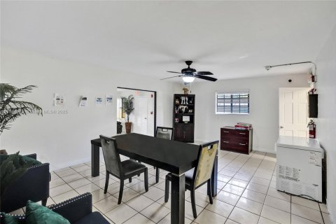Propiedad comercial en venta en Miami Gardens, Florida, 300.07 m2 № 1970573 - foto 20