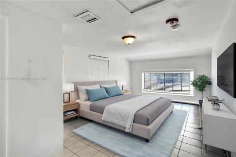 Propiedad comercial en venta en Miami Gardens, Florida, 300.07 m2 № 1970573 - foto 25