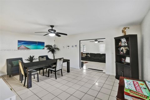 Propiedad comercial en venta en Miami Gardens, Florida, 300.07 m2 № 1970573 - foto 21