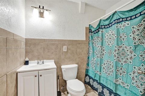 Propiedad comercial en venta en Miami Gardens, Florida, 300.07 m2 № 1970573 - foto 27