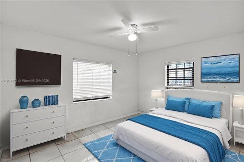 Propiedad comercial en venta en Miami Gardens, Florida, 300.07 m2 № 1970573 - foto 22