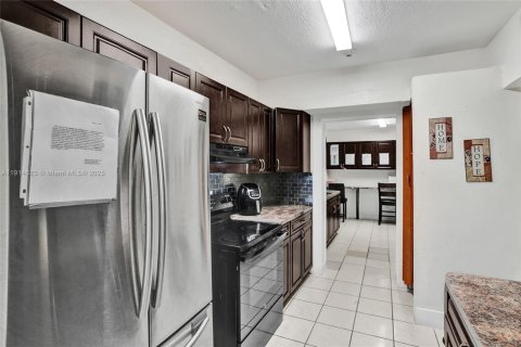 Propiedad comercial en venta en Miami Gardens, Florida, 300.07 m2 № 1970573 - foto 11