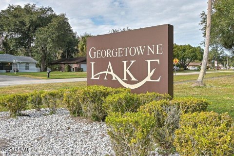 Condo in South Daytona, Florida, 2 bedrooms № 2113933 - photo 2