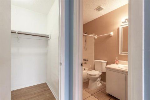 Condo in South Daytona, Florida, 2 bedrooms № 2113933 - photo 20