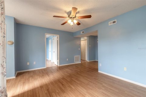 Condo in South Daytona, Florida, 2 bedrooms № 2113933 - photo 5