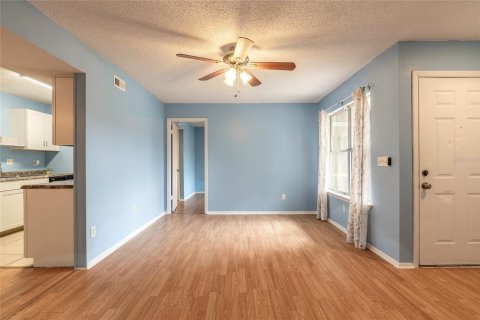 Condo in South Daytona, Florida, 2 bedrooms № 2113933 - photo 7