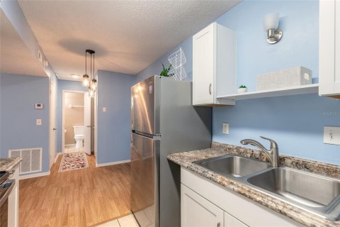 Condo in South Daytona, Florida, 2 bedrooms № 2113933 - photo 12