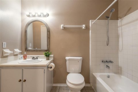 Condo in South Daytona, Florida, 2 bedrooms № 2113933 - photo 16