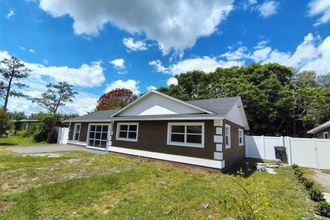 House in Kissimmee, Florida 3 bedrooms, 120.77 sq.m. № 2212130