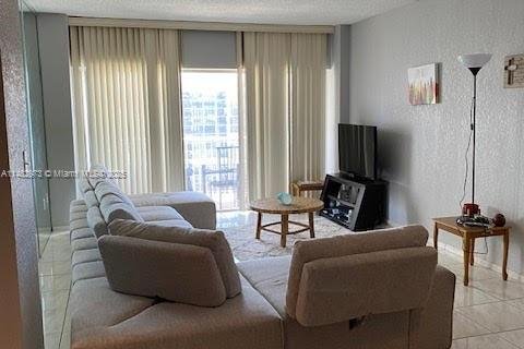 Copropriété à vendre à Hallandale Beach, Floride: 1 chambre, 74.14 m2 № 1714387 - photo 9