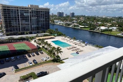 Copropriété à vendre à Hallandale Beach, Floride: 1 chambre, 74.14 m2 № 1714387 - photo 2