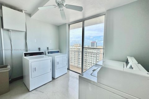 Copropriété à vendre à Hallandale Beach, Floride: 1 chambre, 74.14 m2 № 1714387 - photo 20
