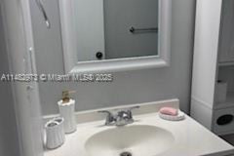 Copropriété à vendre à Hallandale Beach, Floride: 1 chambre, 74.14 m2 № 1714387 - photo 30