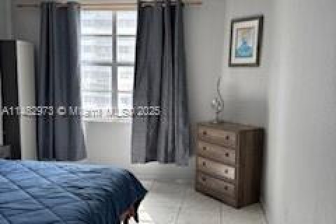 Copropriété à vendre à Hallandale Beach, Floride: 1 chambre, 74.14 m2 № 1714387 - photo 28