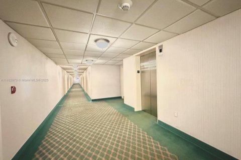 Copropriété à vendre à Hallandale Beach, Floride: 1 chambre, 74.14 m2 № 1714387 - photo 19