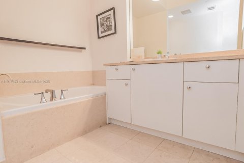 Condo in Aventura, Florida, 1 bedroom № 1969928 - photo 13