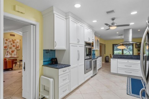 House in Palm City, Florida 3 bedrooms, 227.33 sq.m. № 2169570 - photo 16