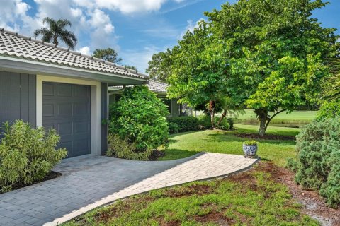 House in Palm City, Florida 3 bedrooms, 227.33 sq.m. № 2169570 - photo 2