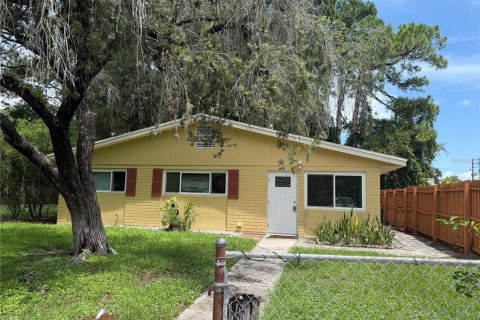 Commercial property in Safety Harbor, Florida 6 bedrooms, 171.31 sq.m. № 2353177