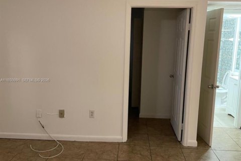 Condo in Miami, Florida, 2 bedrooms  № 1854897 - photo 6